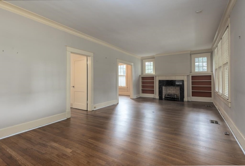 573 MCLEAN BLVD, Memphis, Tennessee 38104, 3 Bedroom Bedrooms, 2 Room Rooms,2 BathroomBathrooms,Residential,For Sale,MCLEAN,0,10221053