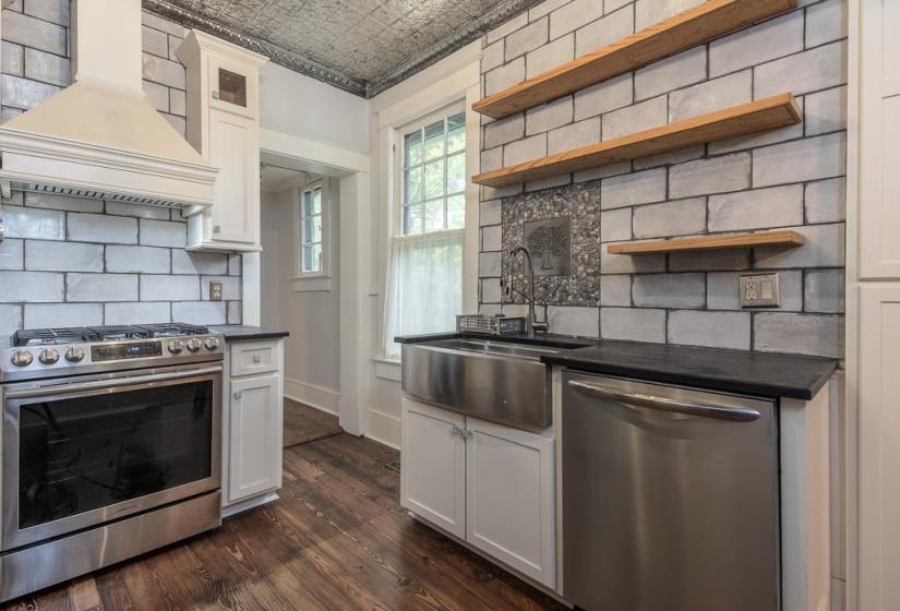 573 MCLEAN BLVD, Memphis, Tennessee 38104, 3 Bedroom Bedrooms, 2 Room Rooms,2 BathroomBathrooms,Residential,For Sale,MCLEAN,0,10221053