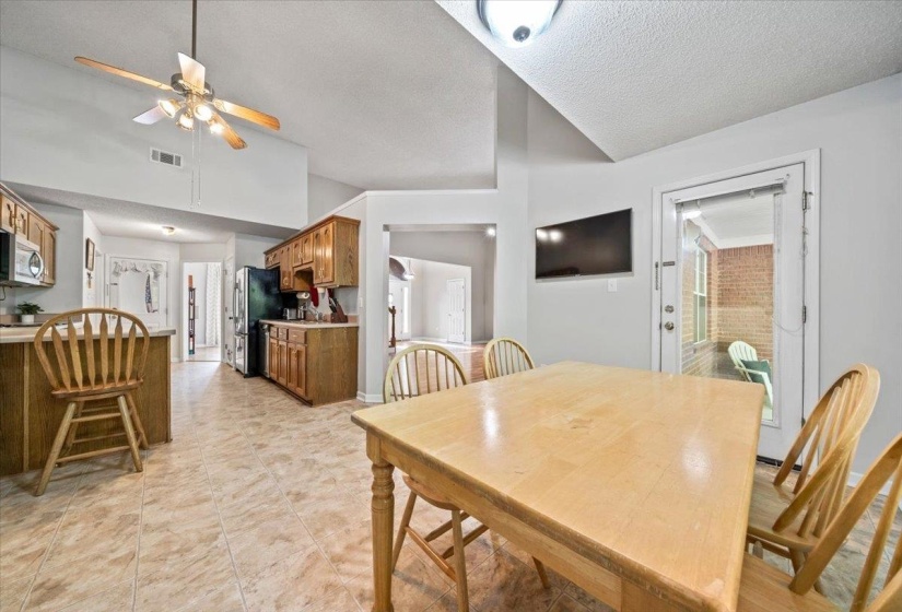 375 LEGGETT DR, Atoka, Tennessee 38004, 3 Bedroom Bedrooms, 6 Room Rooms,2 BathroomBathrooms,Residential,For Sale,LEGGETT,0,10221055