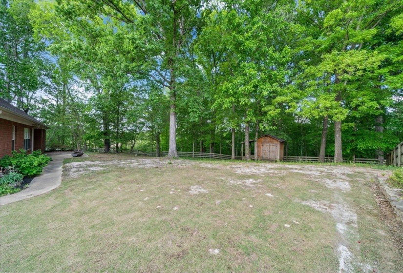375 LEGGETT DR, Atoka, Tennessee 38004, 3 Bedroom Bedrooms, 6 Room Rooms,2 BathroomBathrooms,Residential,For Sale,LEGGETT,0,10221055