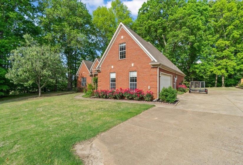 375 LEGGETT DR, Atoka, Tennessee 38004, 3 Bedroom Bedrooms, 6 Room Rooms,2 BathroomBathrooms,Residential,For Sale,LEGGETT,0,10221055