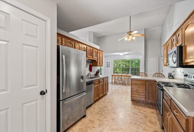 375 LEGGETT DR, Atoka, Tennessee 38004, 3 Bedroom Bedrooms, 6 Room Rooms,2 BathroomBathrooms,Residential,For Sale,LEGGETT,0,10221055