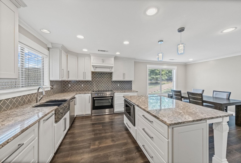 4071 CEDAR POINT RD, Lakeland, Tennessee 38002, 4 Bedrooms Bedrooms, 10 Rooms Rooms,3 BathroomsBathrooms,Residential,For Sale,CEDAR POINT,10221071