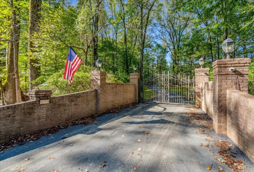 11378 MONTEREY RD, Eads, Tennessee 38028, 5 Bedrooms Bedrooms, 10 Rooms Rooms,5.1 BathroomsBathrooms,Residential,For Sale,MONTEREY,10207478