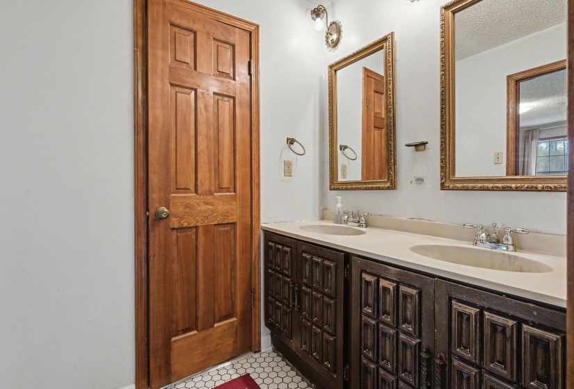 7439 LEXIE GARDNER RD, Bartlett, Tennessee 38002, 6 Bedrooms Bedrooms, 15 Rooms Rooms,4 BathroomsBathrooms,Residential,For Sale,LEXIE GARDNER,10216564