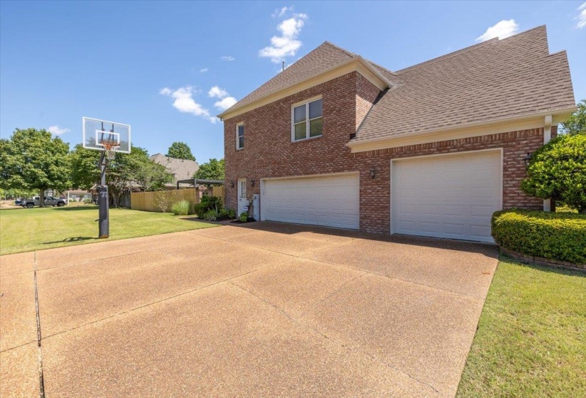 9330 GROVEWAY CV, Germantown, Tennessee 38139, 4 Bedrooms Bedrooms, 9 Rooms Rooms,3.1 BathroomsBathrooms,Residential,For Sale,GROVEWAY,10221092
