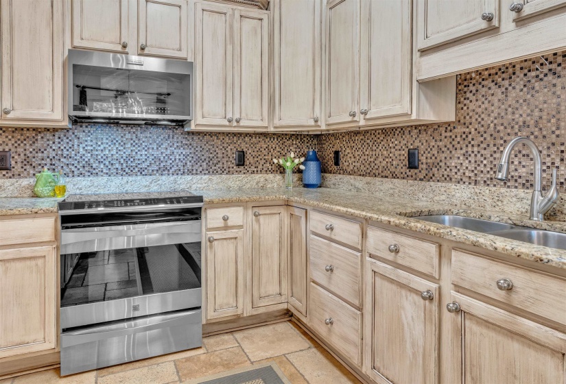 1016 RIVER LANDING DR, Memphis, Tennessee 38103, 3 Bedroom Bedrooms, 6 Room Rooms,2.1 BathroomBathrooms,Residential,For Sale,RIVER LANDING,0,10221094