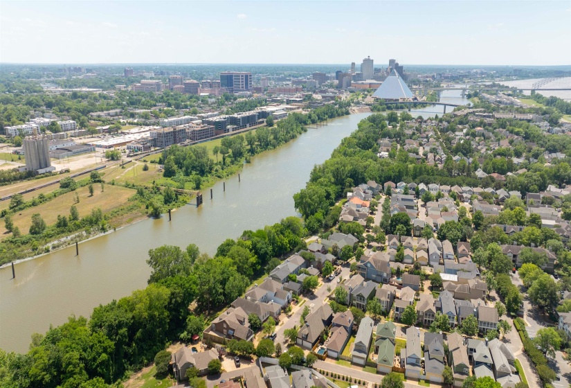 1016 RIVER LANDING DR, Memphis, Tennessee 38103, 3 Bedroom Bedrooms, 6 Room Rooms,2.1 BathroomBathrooms,Residential,For Sale,RIVER LANDING,0,10221094
