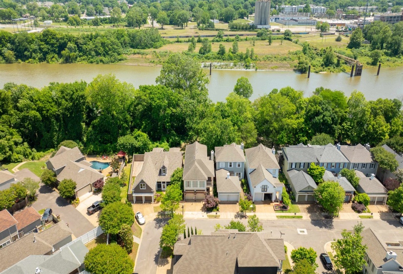 1016 RIVER LANDING DR, Memphis, Tennessee 38103, 3 Bedroom Bedrooms, 6 Room Rooms,2.1 BathroomBathrooms,Residential,For Sale,RIVER LANDING,0,10221094