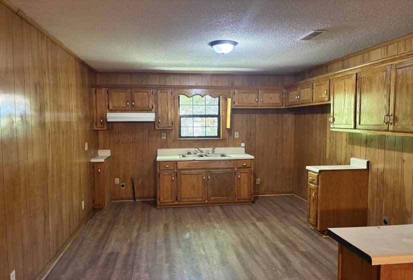 146 WALKER ST, Ripley, Tennessee 38063-1126, 2 Bedroom Bedrooms, 5 Room Rooms,1 BathroomBathrooms,Residential,For Sale,WALKER,0,10221096