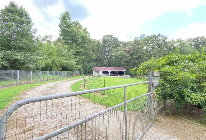 19785 69 HWY, Savannah, Tennessee 38372, 4 Bedroom Bedrooms, 9 Room Rooms,3.2 BathroomBathrooms,Residential,For Sale,69,0,10221103
