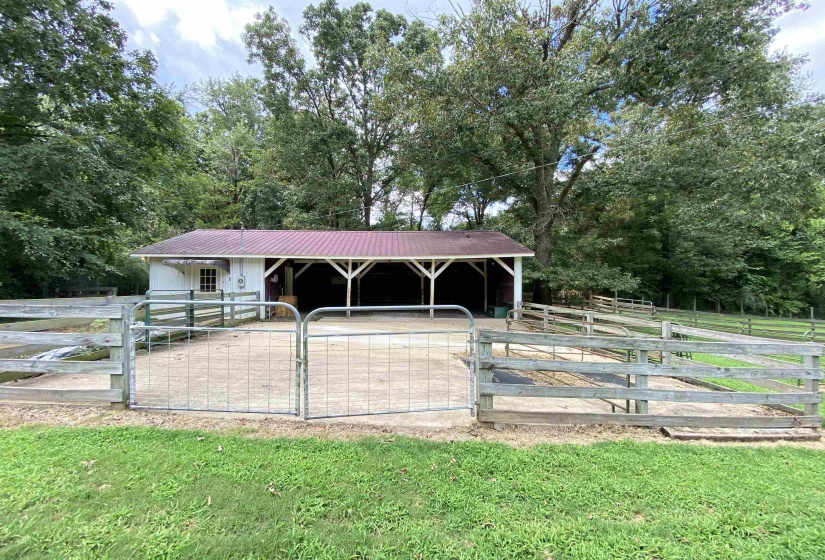 19785 69 HWY, Savannah, Tennessee 38372, 4 Bedroom Bedrooms, 9 Room Rooms,3.2 BathroomBathrooms,Residential,For Sale,69,0,10221103
