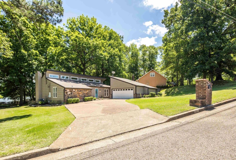 166 VIKING DR, Memphis, Tennessee 38018, 3 Bedroom Bedrooms, 7 Room Rooms,2 BathroomBathrooms,Residential,For Sale,VIKING,0,10221123