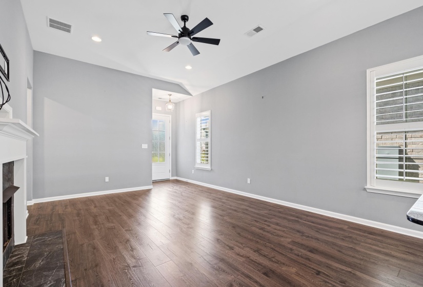 390 CHEROKEE CIR, Oakland, Tennessee 38060, 4 Bedroom Bedrooms, 6 Room Rooms,2 BathroomBathrooms,Residential,For Sale,CHEROKEE,0,10221147