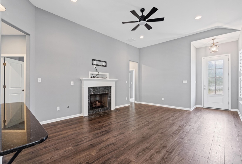 390 CHEROKEE CIR, Oakland, Tennessee 38060, 4 Bedroom Bedrooms, 6 Room Rooms,2 BathroomBathrooms,Residential,For Sale,CHEROKEE,0,10221147