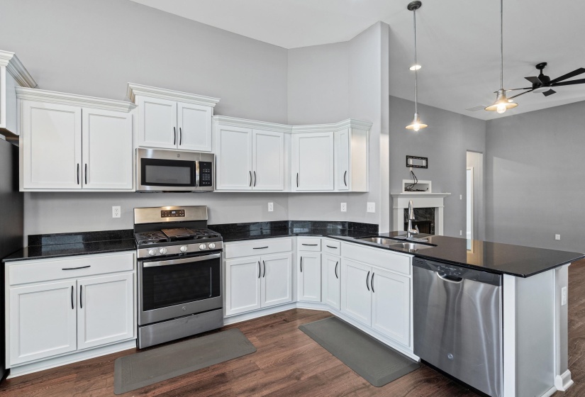390 CHEROKEE CIR, Oakland, Tennessee 38060, 4 Bedroom Bedrooms, 6 Room Rooms,2 BathroomBathrooms,Residential,For Sale,CHEROKEE,0,10221147