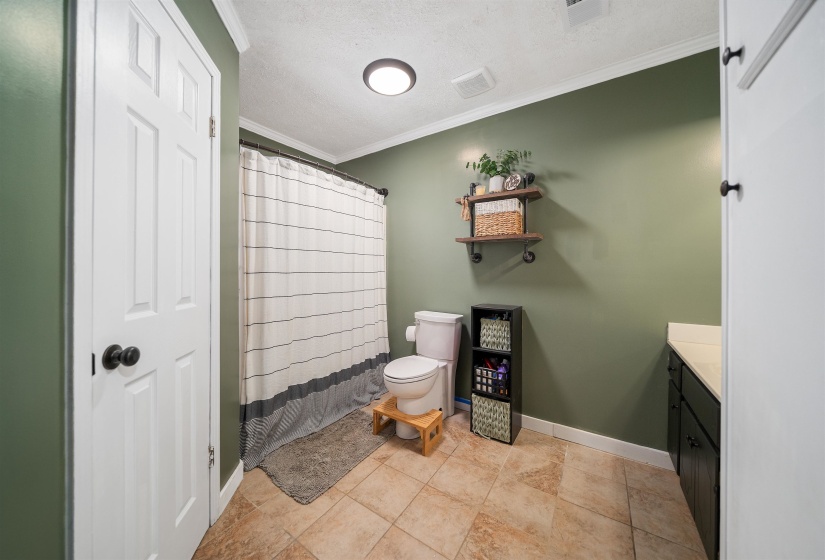 20835 HIGHWAY 64 HWY, Bolivar, Tennessee 38008-6918, 2 Bedrooms Bedrooms, 6 Rooms Rooms,1 BathroomBathrooms,Residential,For Sale,HIGHWAY 64,10221151