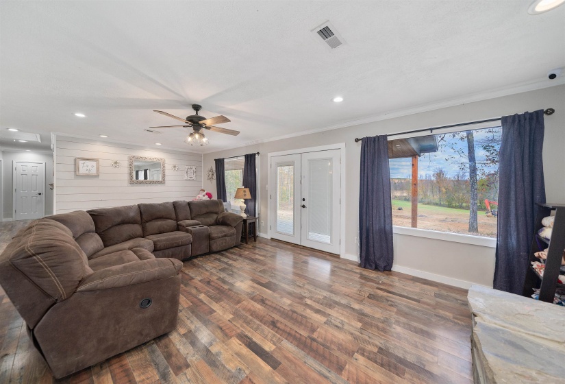 20835 HIGHWAY 64 HWY, Bolivar, Tennessee 38008-6918, 2 Bedrooms Bedrooms, 6 Rooms Rooms,1 BathroomBathrooms,Residential,For Sale,HIGHWAY 64,10221151