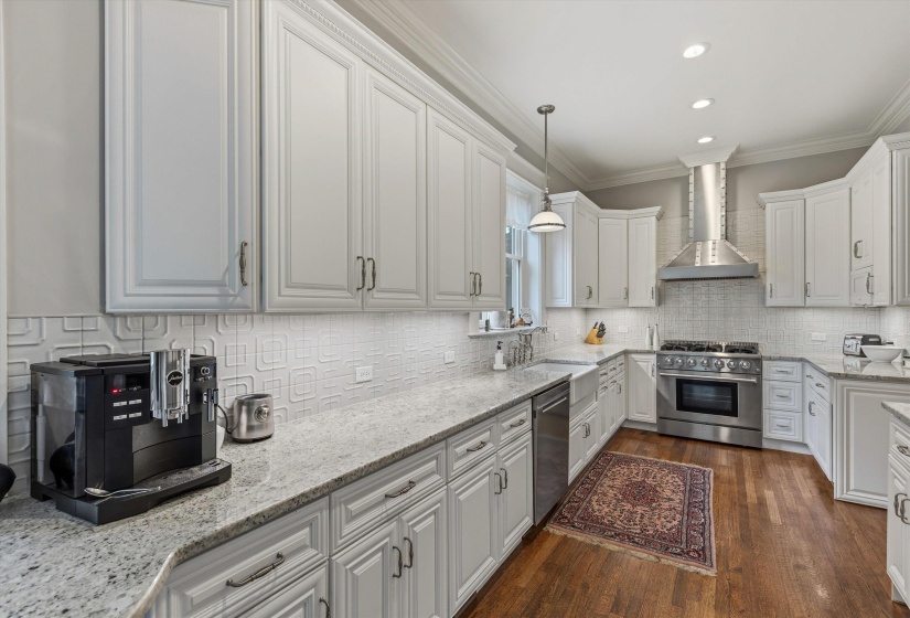 341 STONEWALL ST, Memphis, Tennessee 38112, 4 Bedrooms Bedrooms, 8 Rooms Rooms,3.1 BathroomsBathrooms,Residential,For Sale,STONEWALL,10221152