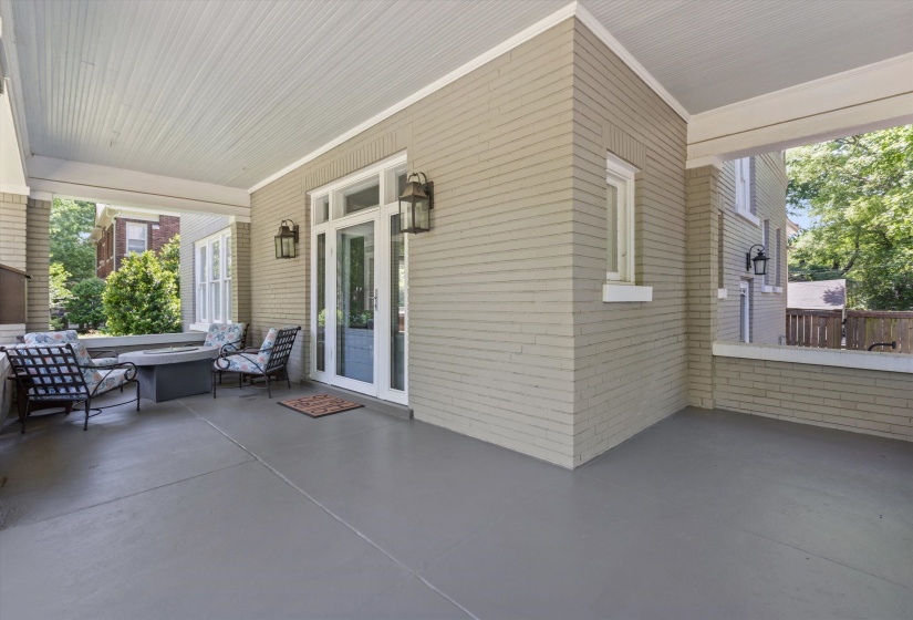 341 STONEWALL ST, Memphis, Tennessee 38112, 4 Bedrooms Bedrooms, 8 Rooms Rooms,3.1 BathroomsBathrooms,Residential,For Sale,STONEWALL,10221152