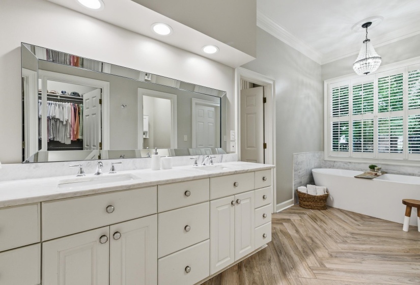 3557 GALLOWAY DR, Memphis, Tennessee 38111, 4 Bedrooms Bedrooms, 10 Rooms Rooms,3.1 BathroomsBathrooms,Residential,For Sale,GALLOWAY,10221156