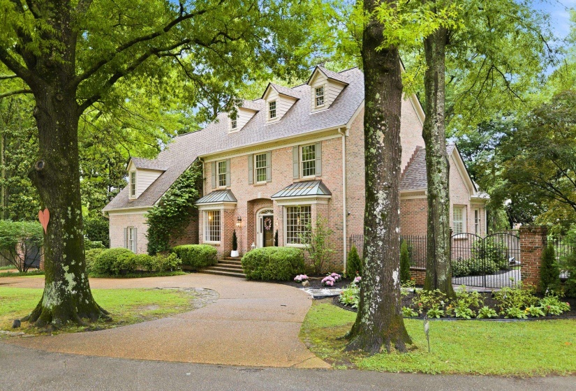 3557 GALLOWAY DR, Memphis, Tennessee 38111, 4 Bedrooms Bedrooms, 10 Rooms Rooms,3.1 BathroomsBathrooms,Residential,For Sale,GALLOWAY,10221156
