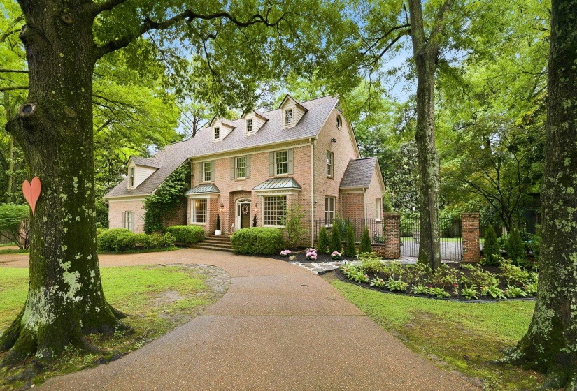 3557 GALLOWAY DR, Memphis, Tennessee 38111, 4 Bedrooms Bedrooms, 10 Rooms Rooms,3.1 BathroomsBathrooms,Residential,For Sale,GALLOWAY,10221156