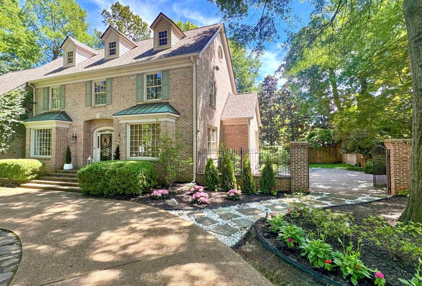 3557 GALLOWAY DR, Memphis, Tennessee 38111, 4 Bedrooms Bedrooms, 10 Rooms Rooms,3.1 BathroomsBathrooms,Residential,For Sale,GALLOWAY,10221156
