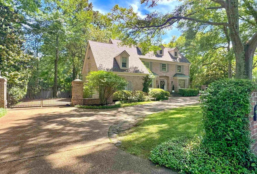 3557 GALLOWAY DR, Memphis, Tennessee 38111, 4 Bedrooms Bedrooms, 10 Rooms Rooms,3.1 BathroomsBathrooms,Residential,For Sale,GALLOWAY,10221156