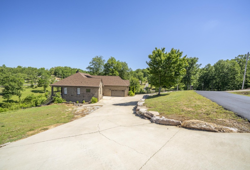 202 RIVERBEND LN, Bath Springs, Tennessee 38311, 4 Bedroom Bedrooms, 12 Room Rooms,3 BathroomBathrooms,Residential,For Sale,RIVERBEND,0,10221189