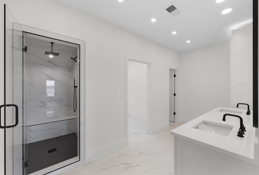 160 CARIBE ROYALE PT, Savannah, Tennessee 38372, 5 Bedrooms Bedrooms, 7 Rooms Rooms,4.1 BathroomsBathrooms,Residential,For Sale,CARIBE ROYALE,10221204