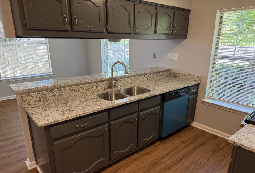 1841 BLACK BEAR CIR, Memphis, Tennessee 38016, 3 Bedroom Bedrooms, 6 Room Rooms,2.1 BathroomBathrooms,Residential,For Sale,BLACK BEAR,0,10221208