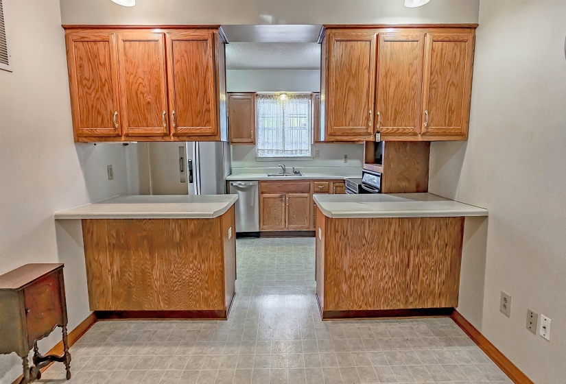 1794 GLENVIEW AVE, Memphis, Tennessee 38114, 3 Bedrooms Bedrooms, 6 Rooms Rooms,2 BathroomsBathrooms,Residential,For Sale,GLENVIEW,10221215