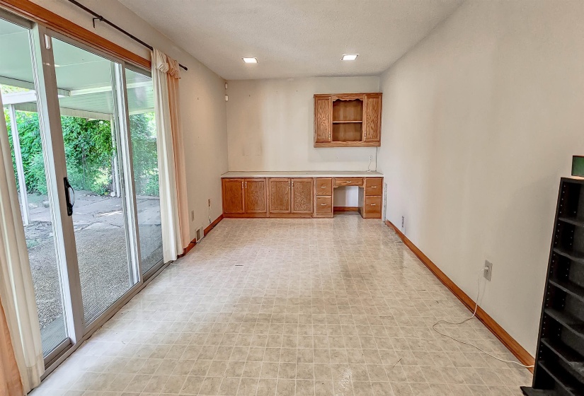 1794 GLENVIEW AVE, Memphis, Tennessee 38114, 3 Bedrooms Bedrooms, 6 Rooms Rooms,2 BathroomsBathrooms,Residential,For Sale,GLENVIEW,10221215