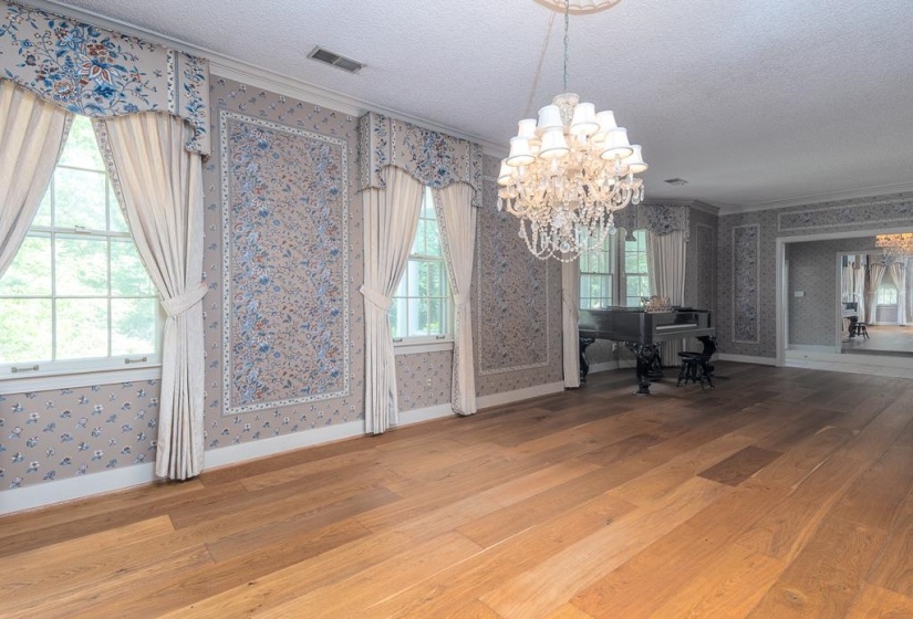 8643 POPLAR PIKE, Germantown, Tennessee 38138, 5 Bedrooms Bedrooms, 11 Rooms Rooms,3 BathroomsBathrooms,Residential,For Sale,POPLAR,10221221