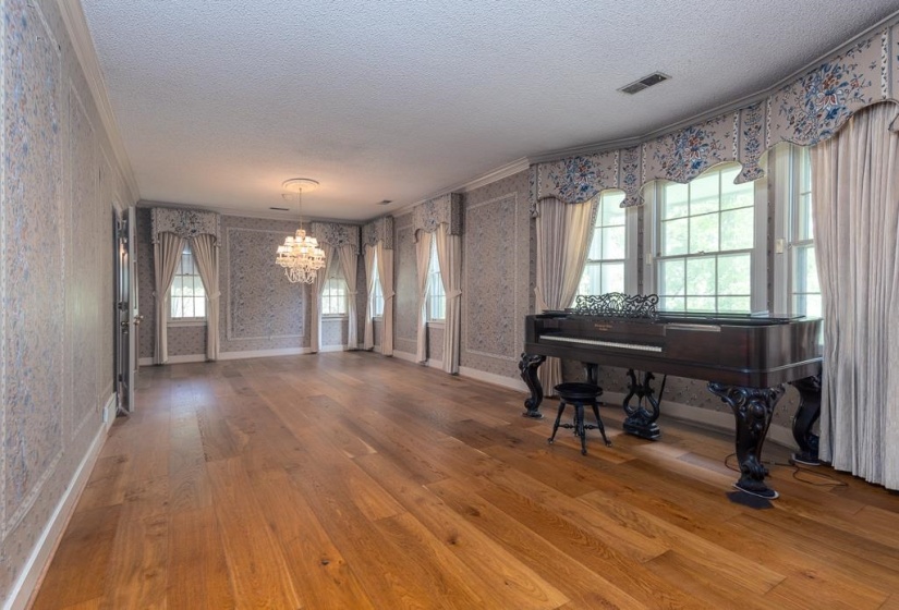 8643 POPLAR PIKE, Germantown, Tennessee 38138, 5 Bedrooms Bedrooms, 11 Rooms Rooms,3 BathroomsBathrooms,Residential,For Sale,POPLAR,10221221