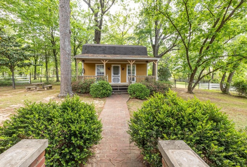 8643 POPLAR PIKE, Germantown, Tennessee 38138, 5 Bedrooms Bedrooms, 11 Rooms Rooms,3 BathroomsBathrooms,Residential,For Sale,POPLAR,10221221