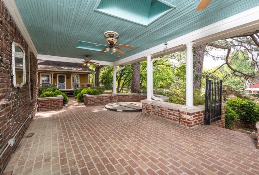 8643 POPLAR PIKE, Germantown, Tennessee 38138, 5 Bedrooms Bedrooms, 11 Rooms Rooms,3 BathroomsBathrooms,Residential,For Sale,POPLAR,10221221