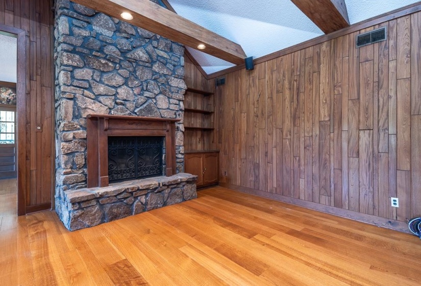 8643 POPLAR PIKE, Germantown, Tennessee 38138, 5 Bedrooms Bedrooms, 11 Rooms Rooms,3 BathroomsBathrooms,Residential,For Sale,POPLAR,10221221
