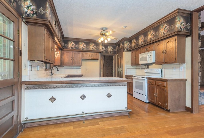 8643 POPLAR PIKE, Germantown, Tennessee 38138, 5 Bedrooms Bedrooms, 11 Rooms Rooms,3 BathroomsBathrooms,Residential,For Sale,POPLAR,10221221