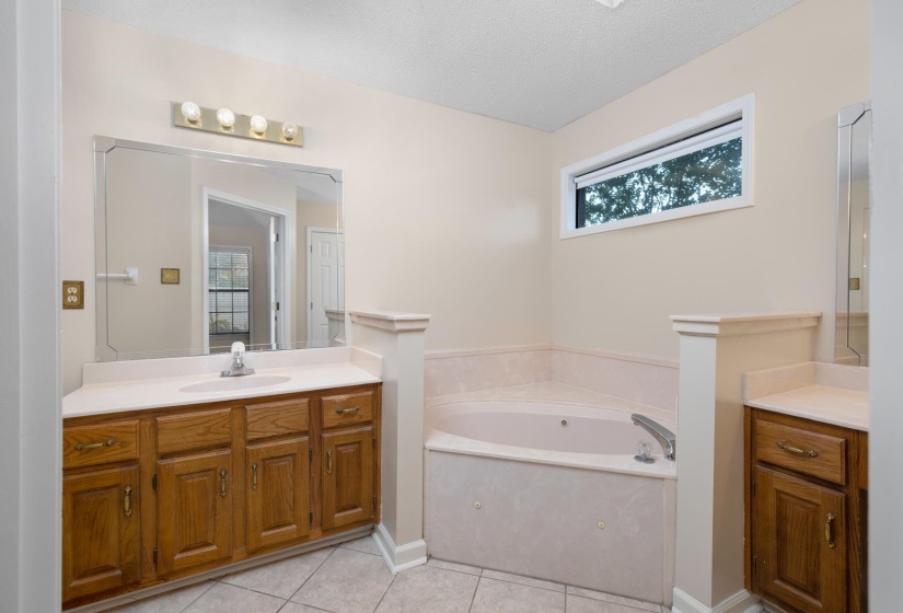 3846 THISTLE KNOLL CV, Bartlett, Tennessee 38135, 4 Bedrooms Bedrooms, 8 Rooms Rooms,2 BathroomsBathrooms,Residential,For Sale,THISTLE KNOLL,10221223