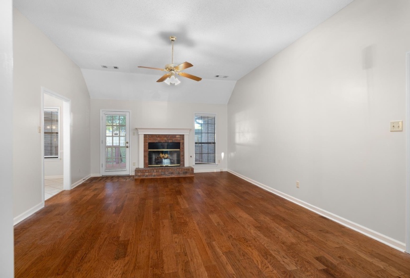3846 THISTLE KNOLL CV, Bartlett, Tennessee 38135, 4 Bedrooms Bedrooms, 8 Rooms Rooms,2 BathroomsBathrooms,Residential,For Sale,THISTLE KNOLL,10221223
