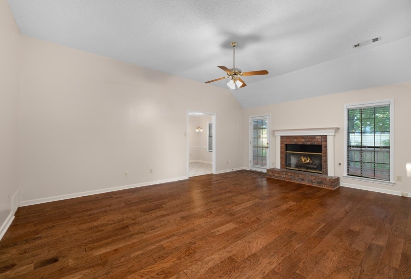 3846 THISTLE KNOLL CV, Bartlett, Tennessee 38135, 4 Bedrooms Bedrooms, 8 Rooms Rooms,2 BathroomsBathrooms,Residential,For Sale,THISTLE KNOLL,10221223