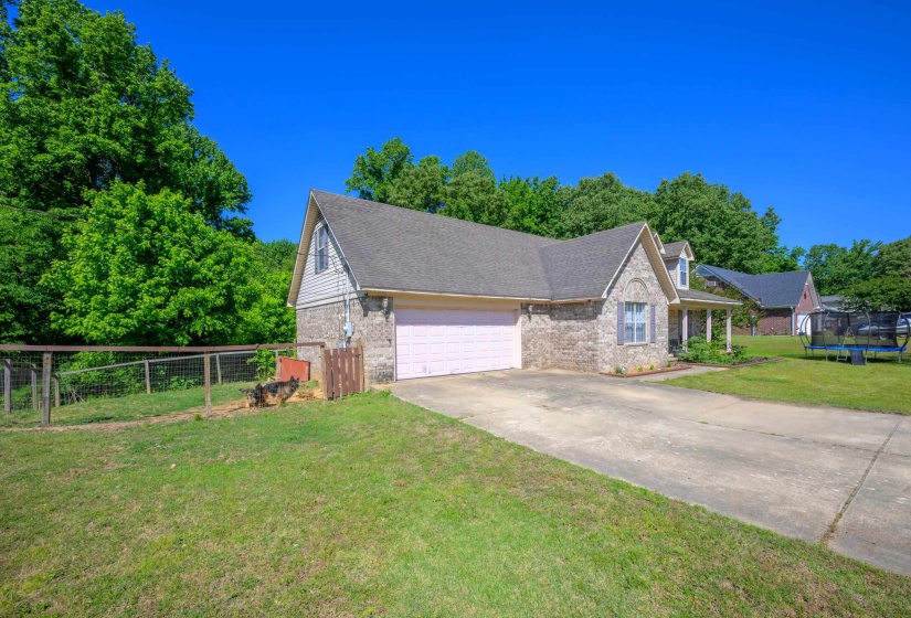 323 LAXTON LN, Munford, Tennessee 38058, 4 Bedrooms Bedrooms, 7 Rooms Rooms,3 BathroomsBathrooms,Residential,For Sale,LAXTON,10221229