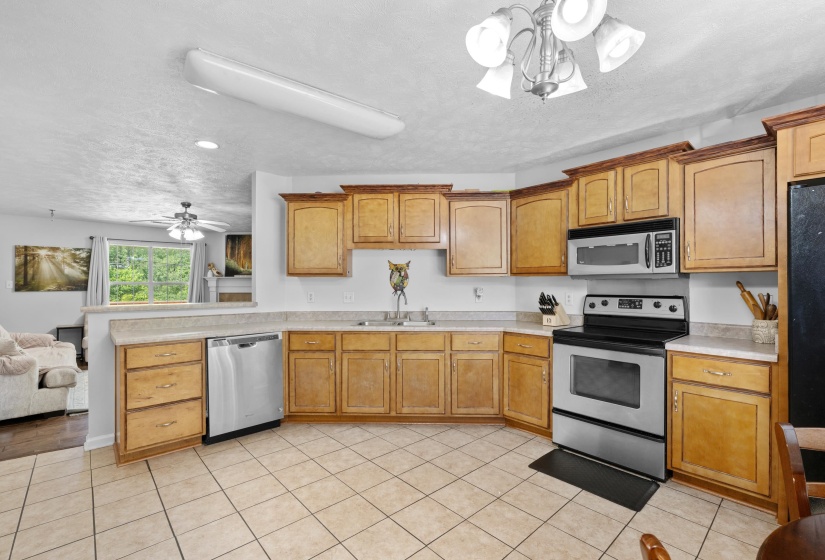 323 LAXTON LN, Munford, Tennessee 38058, 4 Bedrooms Bedrooms, 7 Rooms Rooms,3 BathroomsBathrooms,Residential,For Sale,LAXTON,10221229