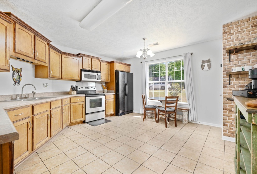 323 LAXTON LN, Munford, Tennessee 38058, 4 Bedrooms Bedrooms, 7 Rooms Rooms,3 BathroomsBathrooms,Residential,For Sale,LAXTON,10221229