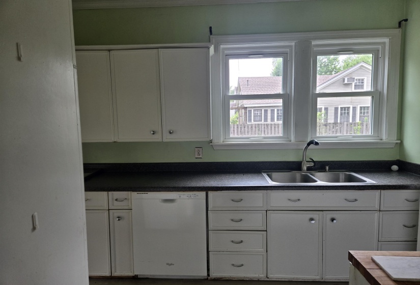 736 HOLLY ST, Memphis, Tennessee 38112, 3 Bedroom Bedrooms, 6 Room Rooms,1 BathroomBathrooms,Residential,For Sale,HOLLY,0,10221235