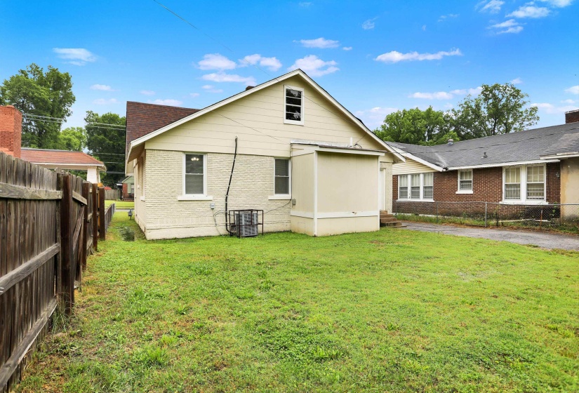 1253 BARKSDALE ST, Memphis, Tennessee 38114, 3 Bedrooms Bedrooms, 6 Rooms Rooms,2 BathroomsBathrooms,Residential,For Sale,BARKSDALE,10221239