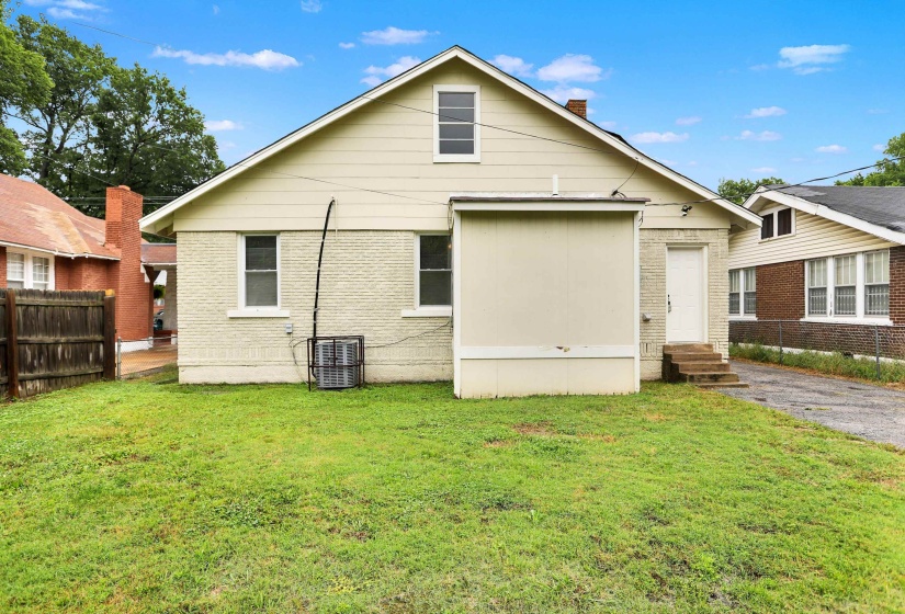 1253 BARKSDALE ST, Memphis, Tennessee 38114, 3 Bedrooms Bedrooms, 6 Rooms Rooms,2 BathroomsBathrooms,Residential,For Sale,BARKSDALE,10221239