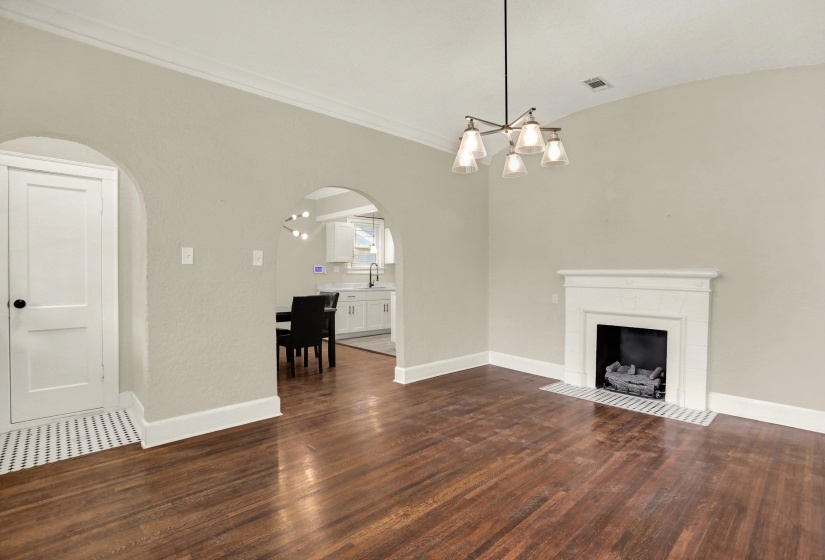 1253 BARKSDALE ST, Memphis, Tennessee 38114, 3 Bedrooms Bedrooms, 6 Rooms Rooms,2 BathroomsBathrooms,Residential,For Sale,BARKSDALE,10221239
